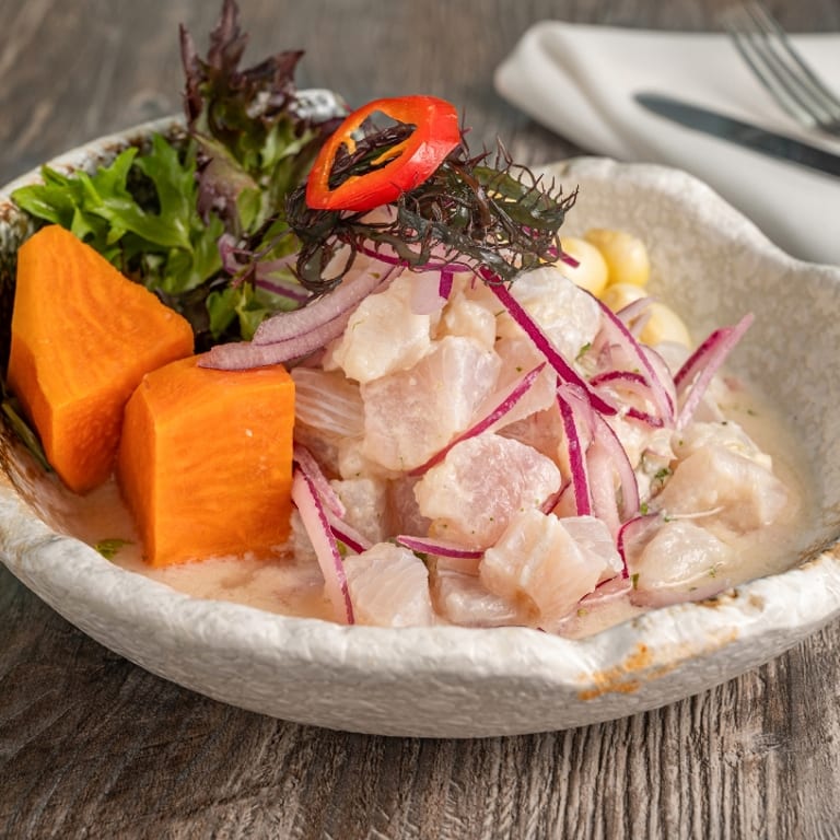 Fresh Seafood Delights: Peruvian and Fusion Specialties